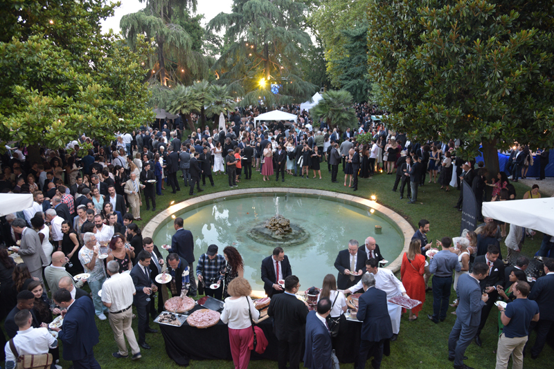 FRANSIZ SARAYI'NDA KUTLAMA