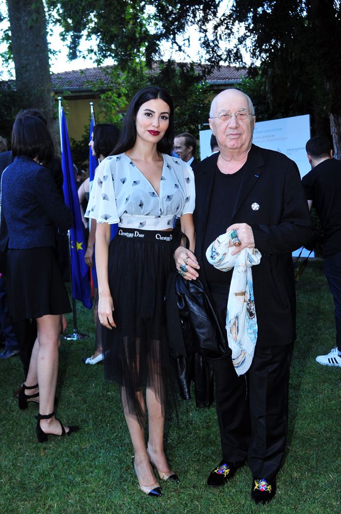 FRANSIZ SARAYI'NDA KUTLAMA