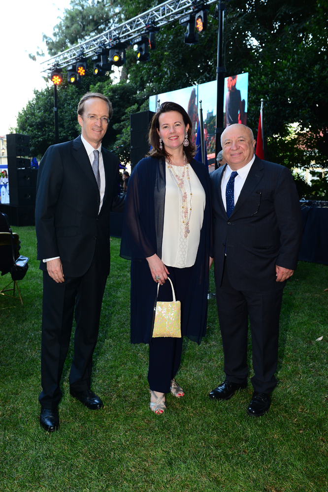 FRANSIZ SARAYI'NDA KUTLAMA