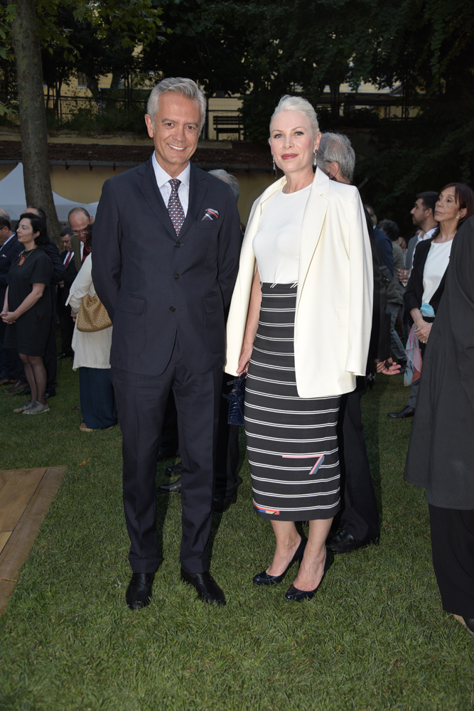 FRANSIZ SARAYI'NDA KUTLAMA