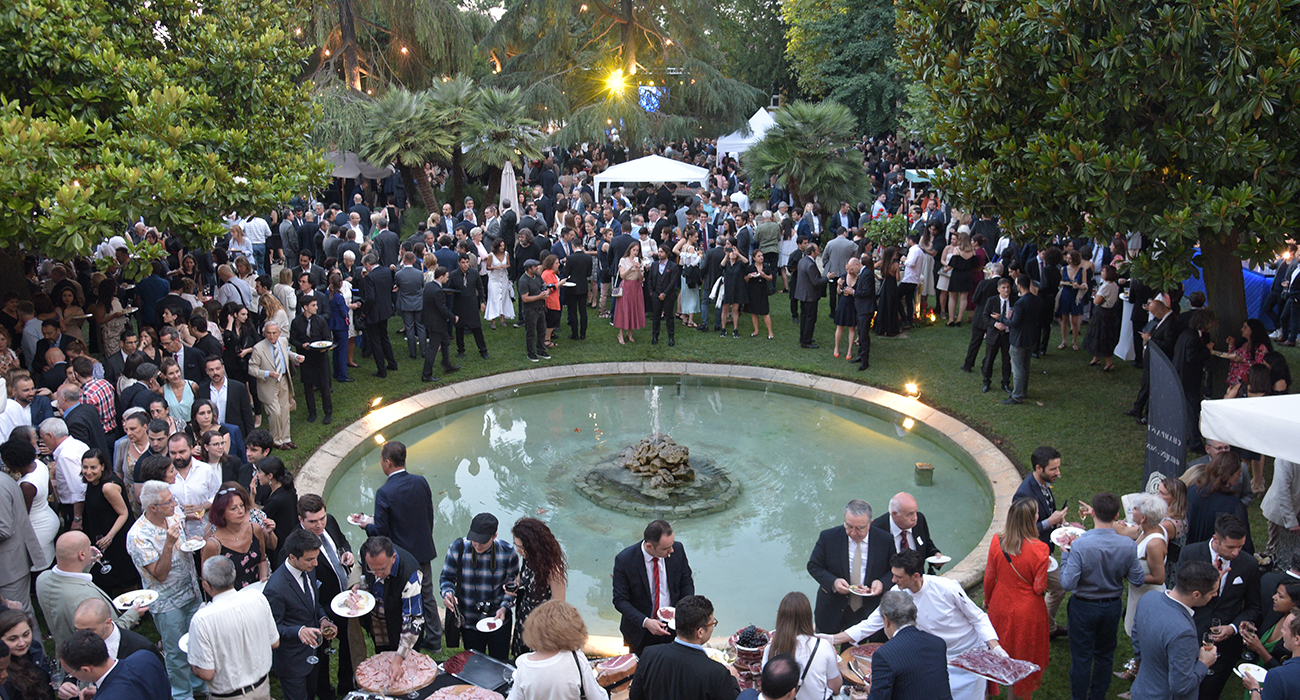 FRANSIZ SARAYI'NDA KUTLAMA