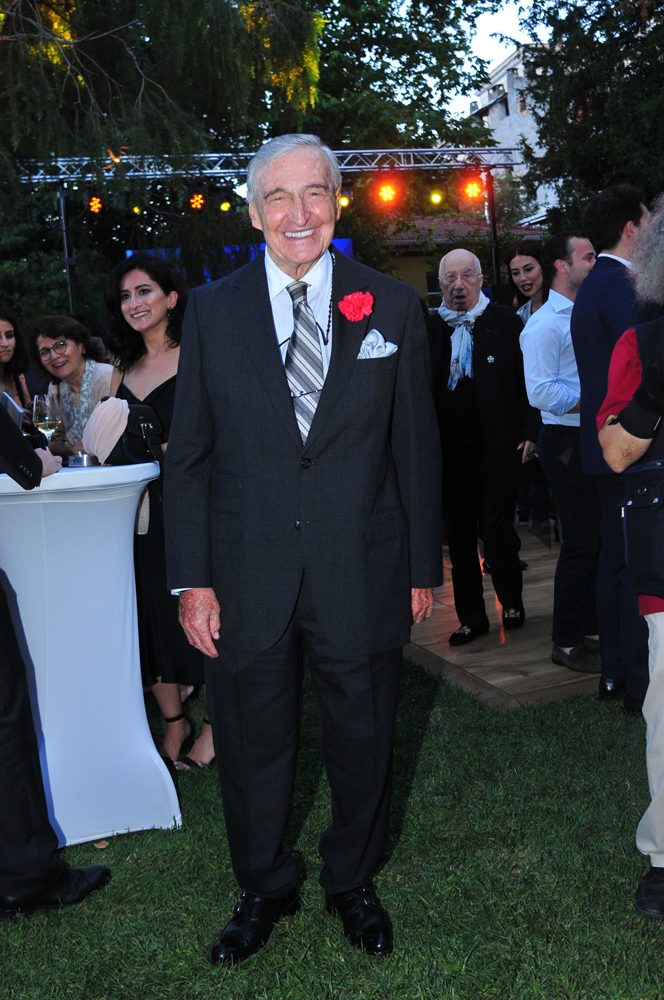 FRANSIZ SARAYI'NDA KUTLAMA