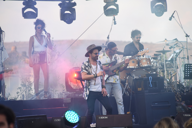 KENAN DOĞULU'DAN ÇEŞME ÇIKARTMASI