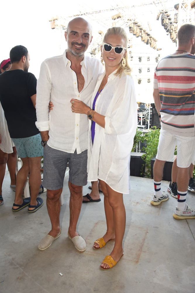 KENAN DOĞULU'DAN ÇEŞME ÇIKARTMASI