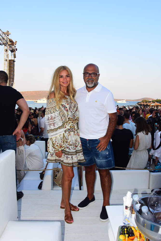 KENAN DOĞULU'DAN ÇEŞME ÇIKARTMASI