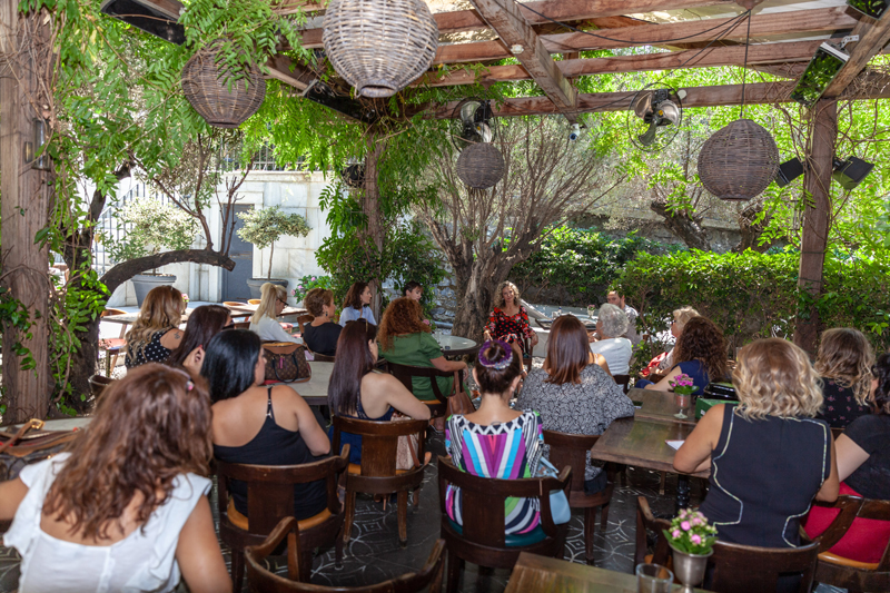 ESRA OFLAZ'IN KİTAP SOHBETİ