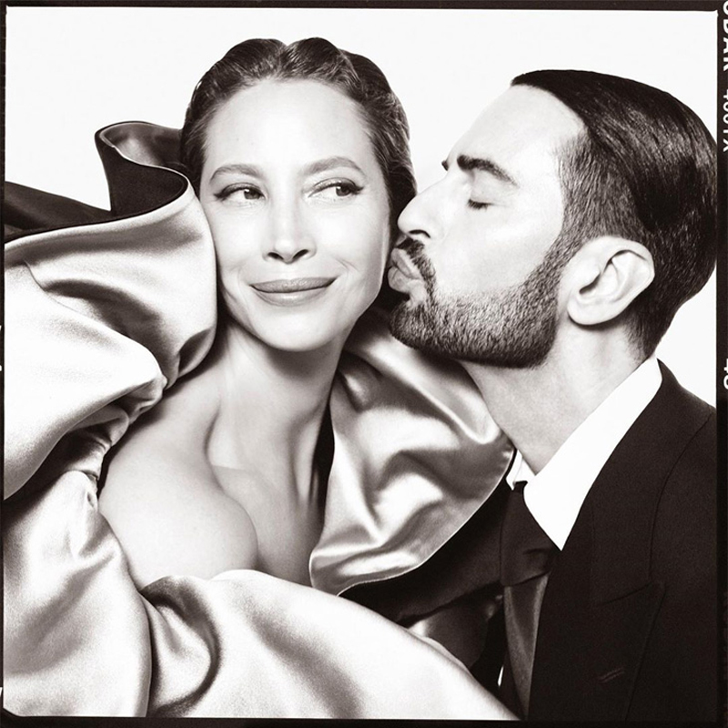 CHRISTY TURLINGTON MARC JACOBSIN YÜZÜ OLURSA