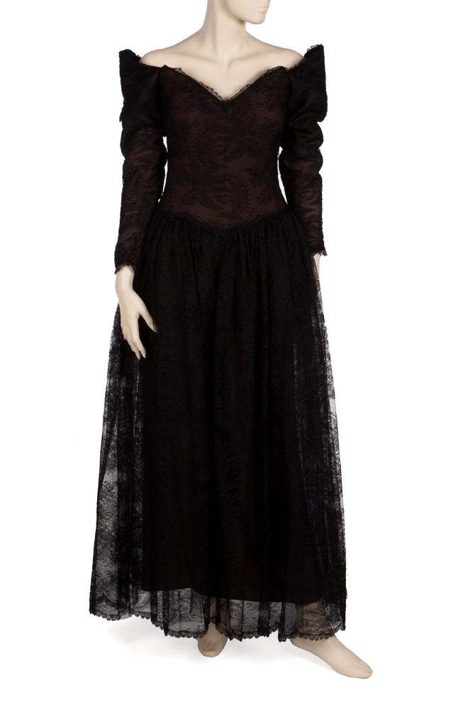 ELIZABETH TAYLOR ANISINA