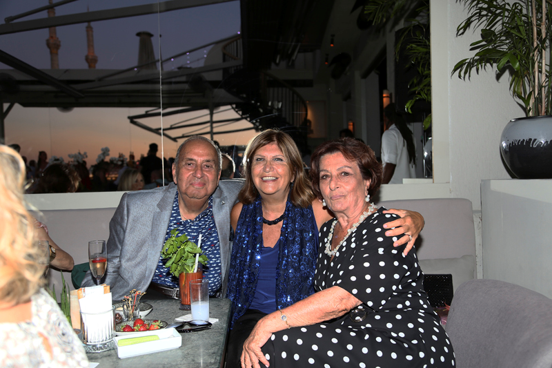 BERNA KIRDAR'A SÜRPRİZ DOĞUM GÜNÜ 