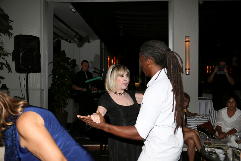 BERNA KIRDAR'A SÜRPRİZ DOĞUM GÜNÜ 