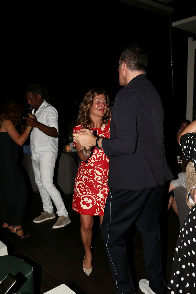 BERNA KIRDAR'A SÜRPRİZ DOĞUM GÜNÜ 