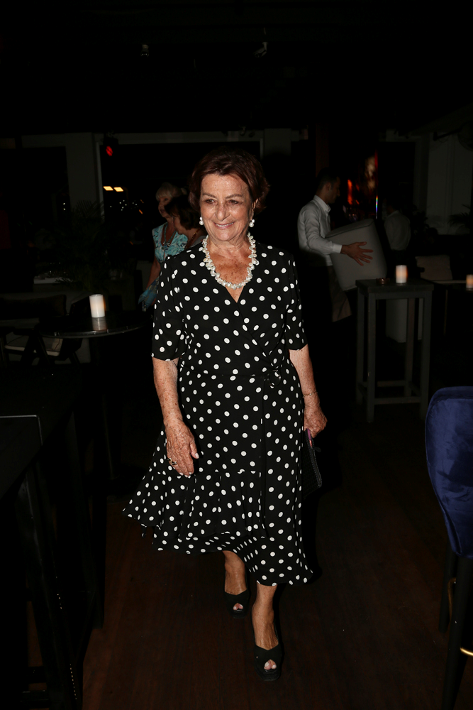 BERNA KIRDAR'A SÜRPRİZ DOĞUM GÜNÜ 