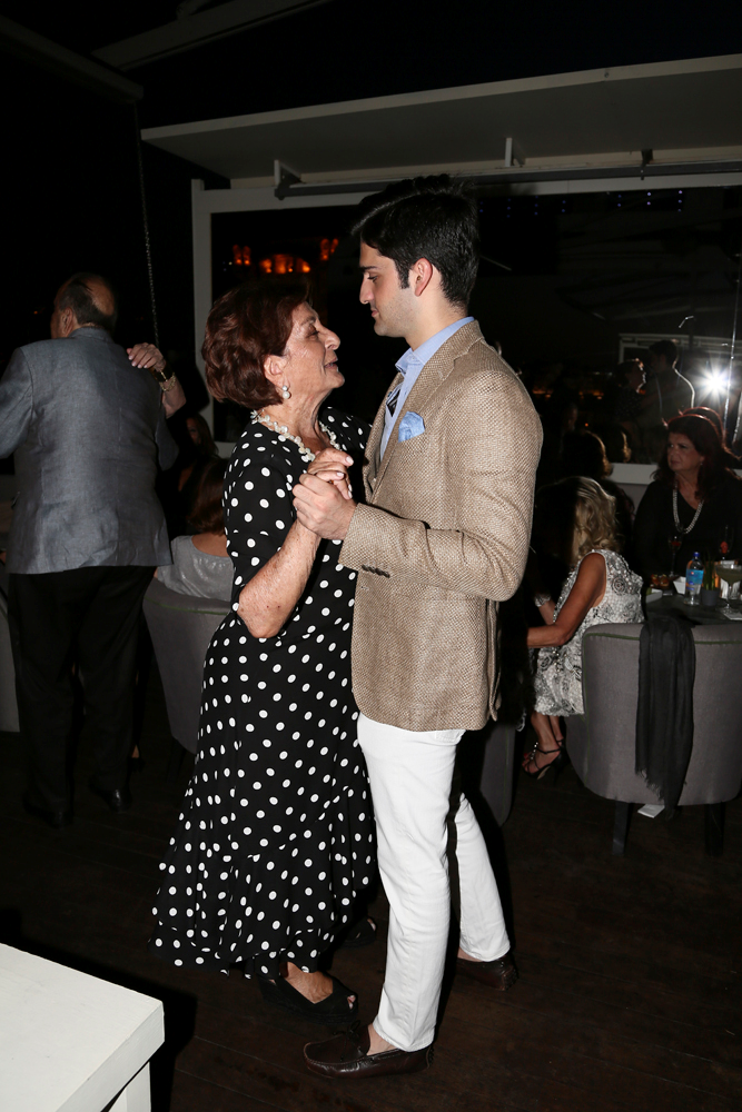 BERNA KIRDAR'A SÜRPRİZ DOĞUM GÜNÜ 