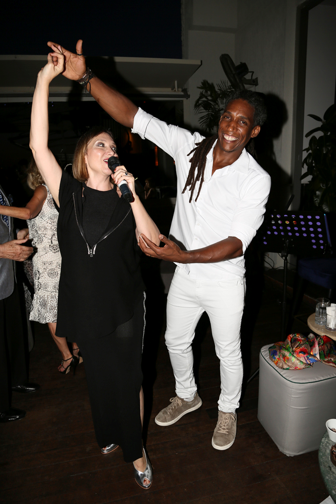 BERNA KIRDAR'A SÜRPRİZ DOĞUM GÜNÜ 