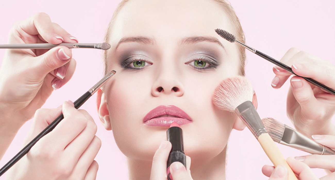 YOUTUBE'DA 10 POPÜLER MAKYAJ KANALI