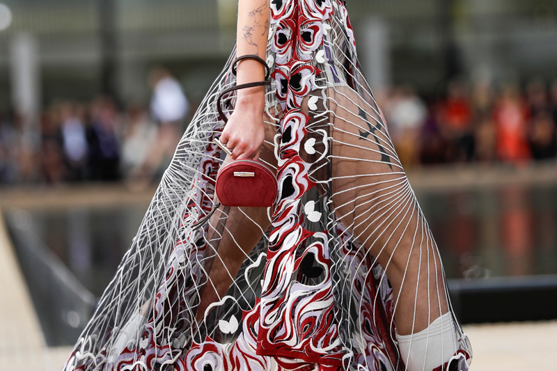 LONGCHAMP DEFİLESİNDEN DETAYLAR