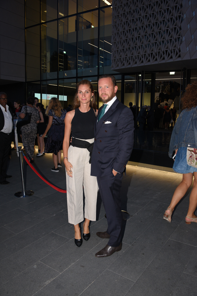 ARTER KAPILARINI AÇTI 