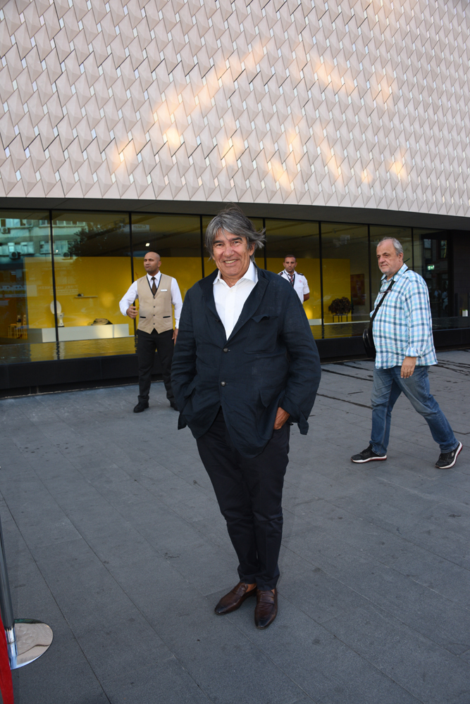 ARTER KAPILARINI AÇTI 