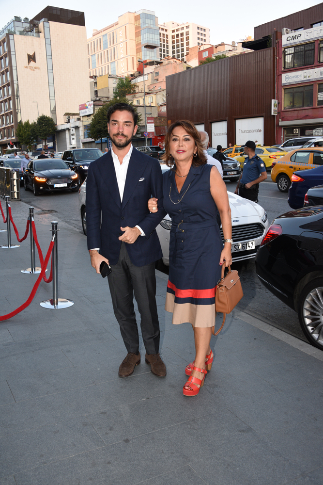 ARTER KAPILARINI AÇTI 