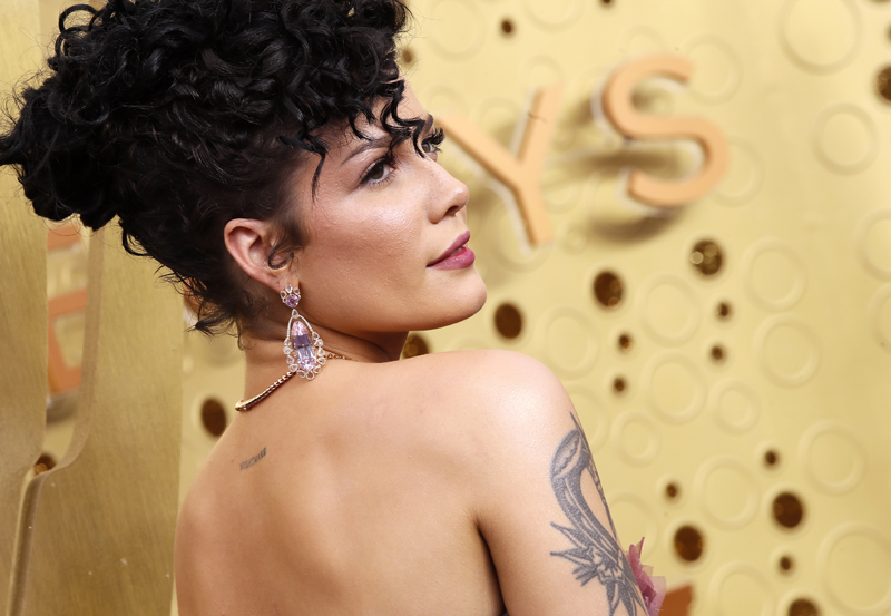 EMMY ÖDÜLLERİ’NDE MÜCEVHER IŞILTISI