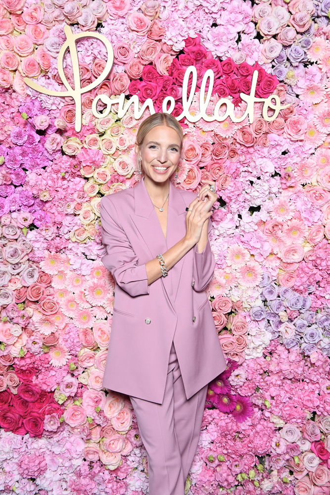 MİLANODA PEMBE DAVET