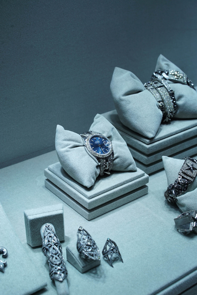 MÜCEVHERDE BALKAN ESİNTİSİ