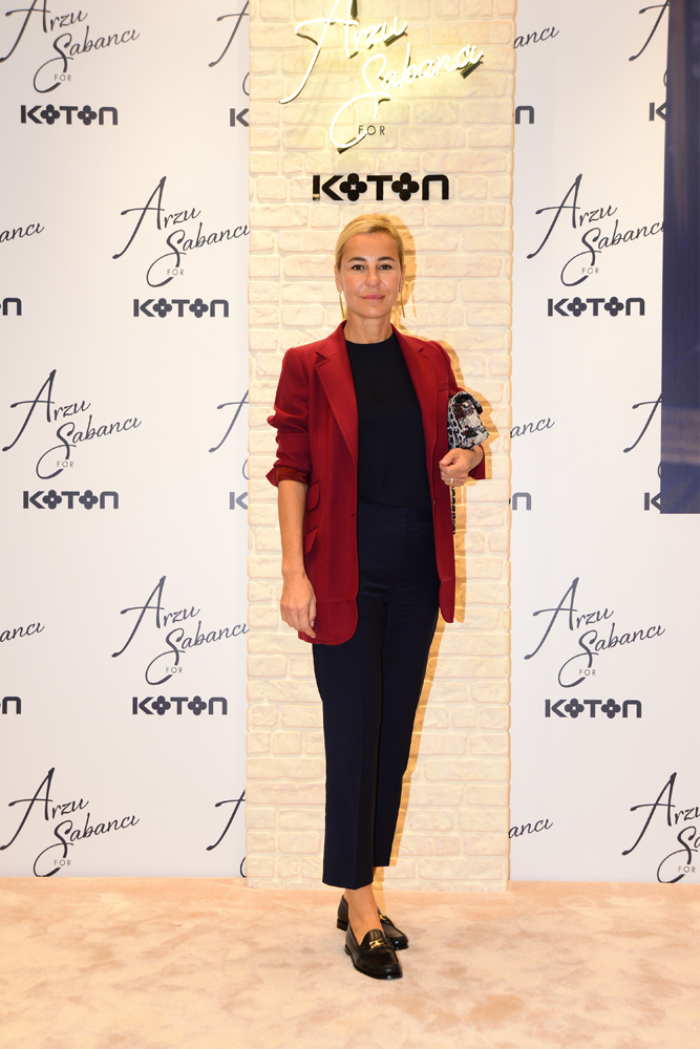 STİLİNİ TASARIMLARA YANSITTI