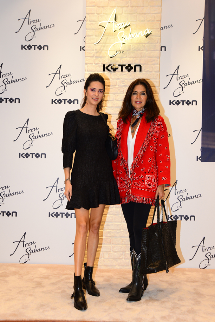 STİLİNİ TASARIMLARA YANSITTI