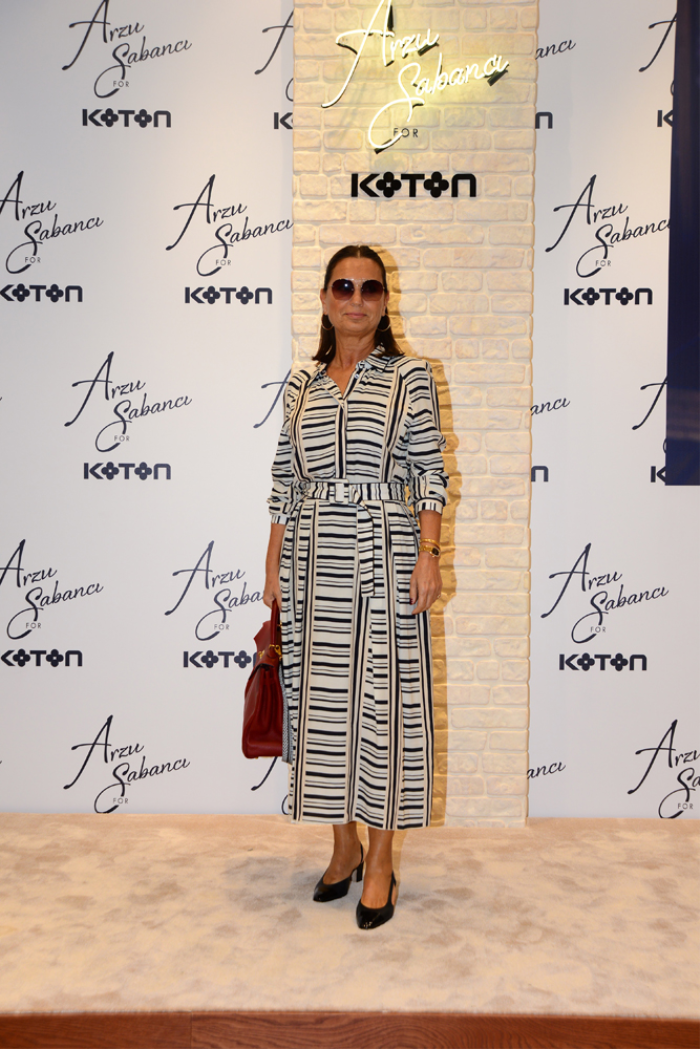 STİLİNİ TASARIMLARA YANSITTI