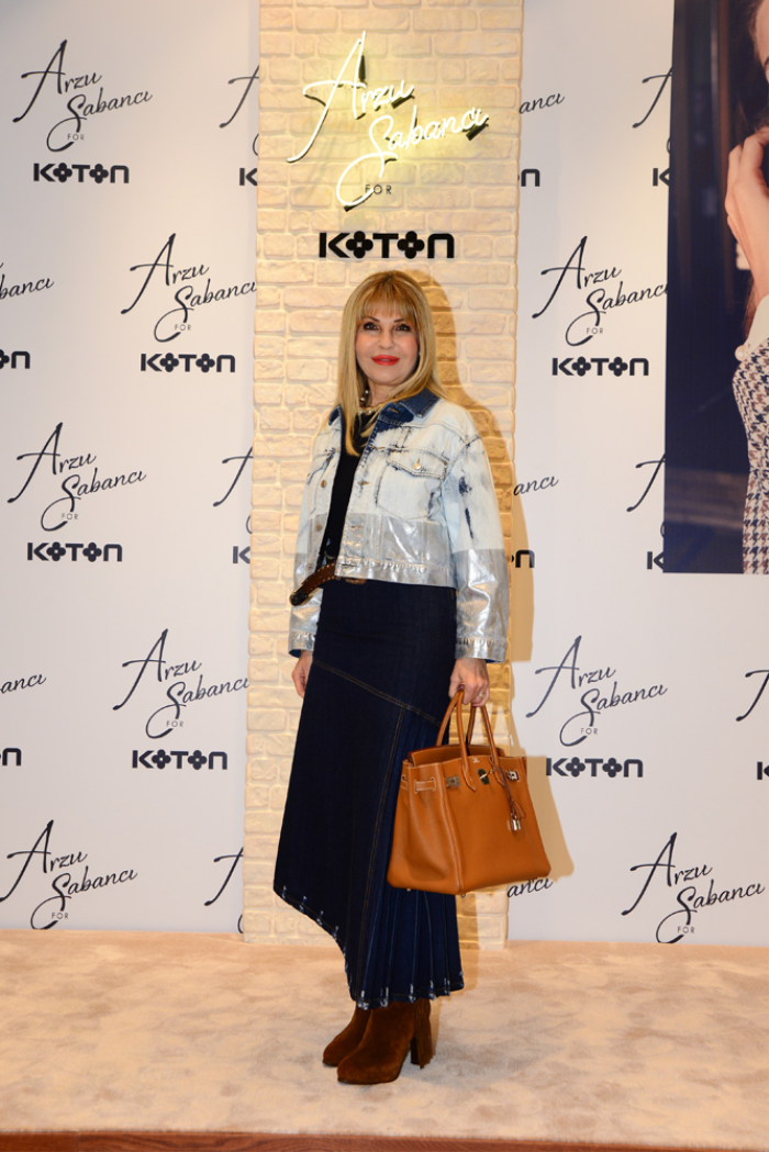 STİLİNİ TASARIMLARA YANSITTI