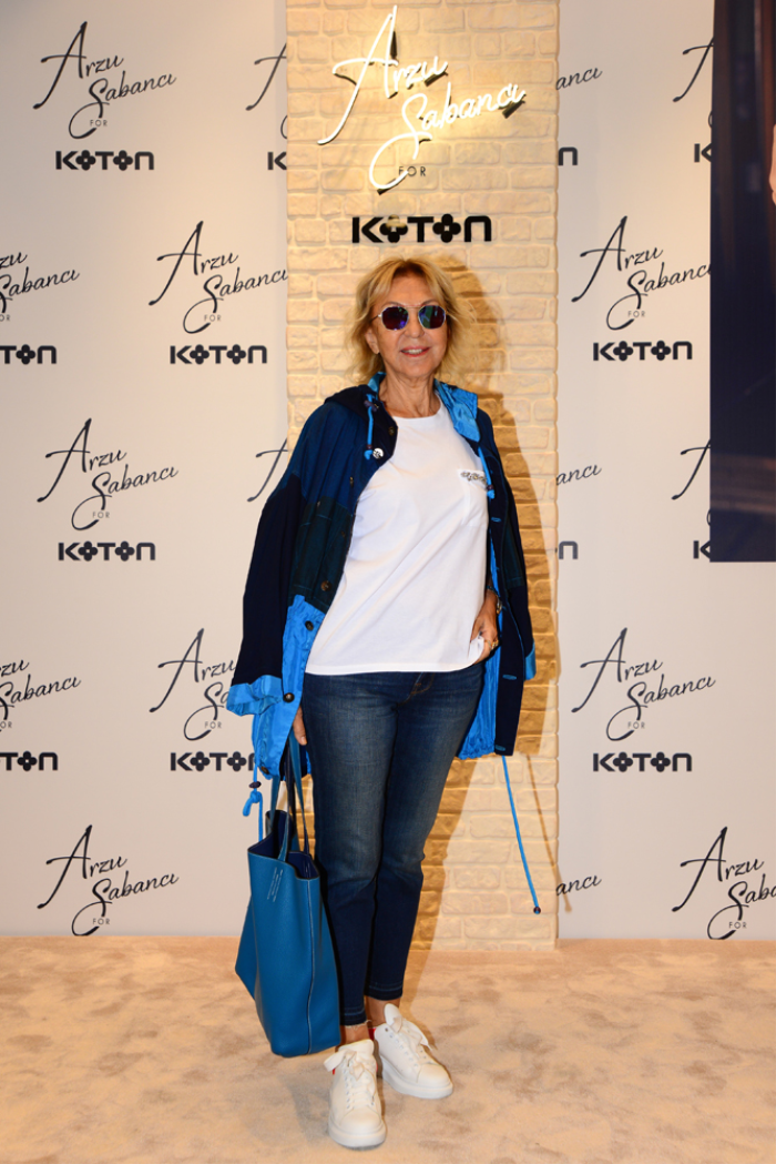 STİLİNİ TASARIMLARA YANSITTI