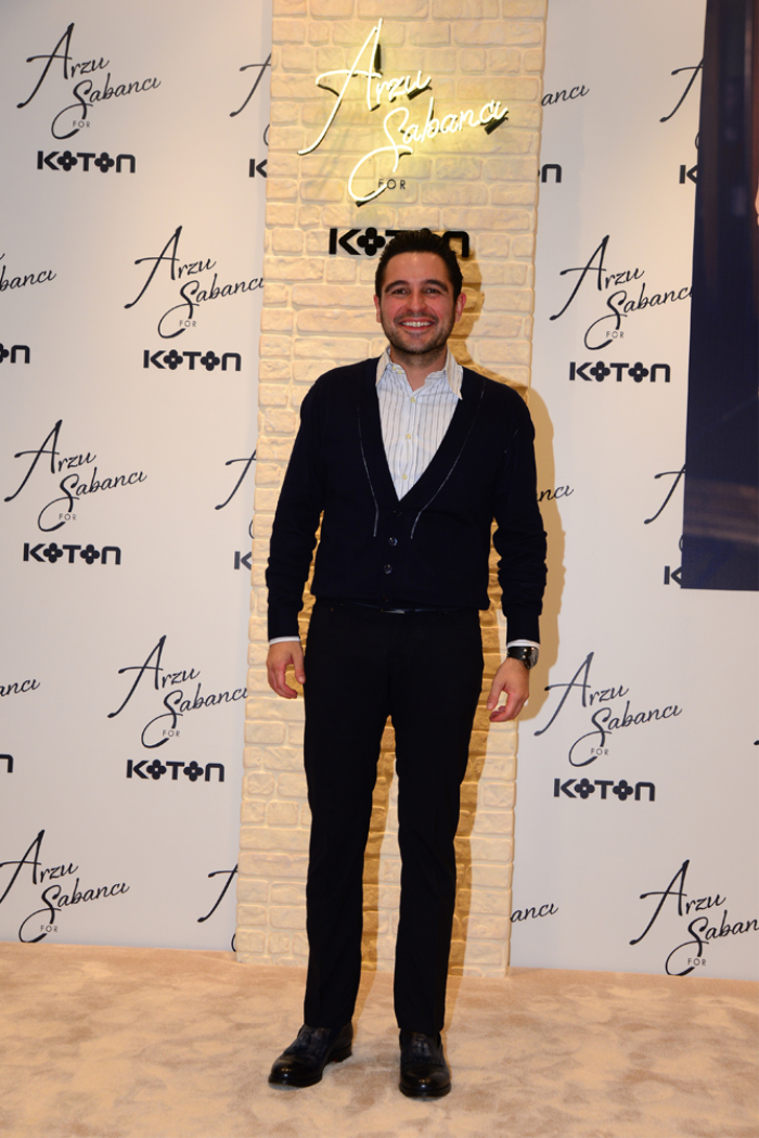 STİLİNİ TASARIMLARA YANSITTI