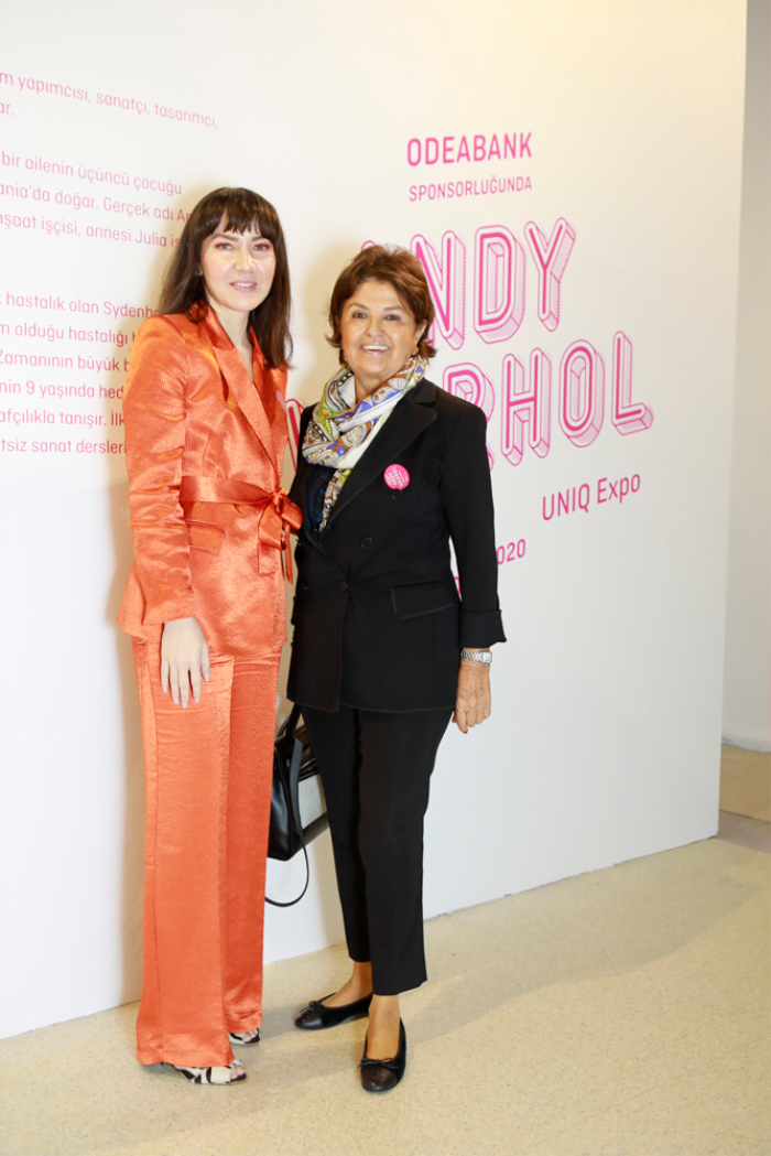 ANDY WARHOL SERGİSİ SANATSEVERLERLE BULUŞTU