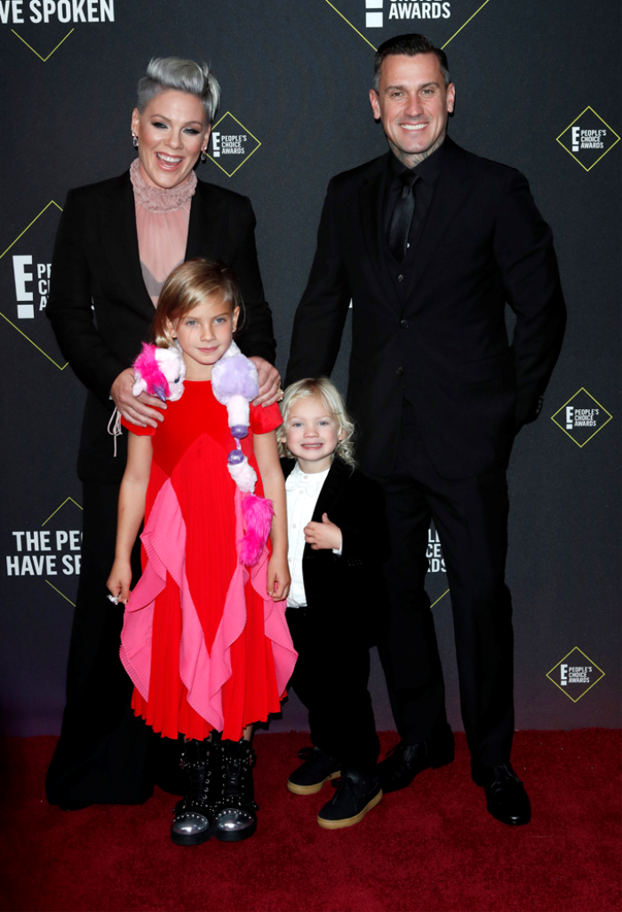 KIRMIZI HALIDA YILDIZ YAĞMURU