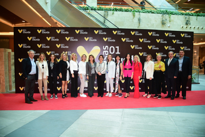 İŞ VE SANAT DÜNYASI AÇILIŞTA BULUŞTU