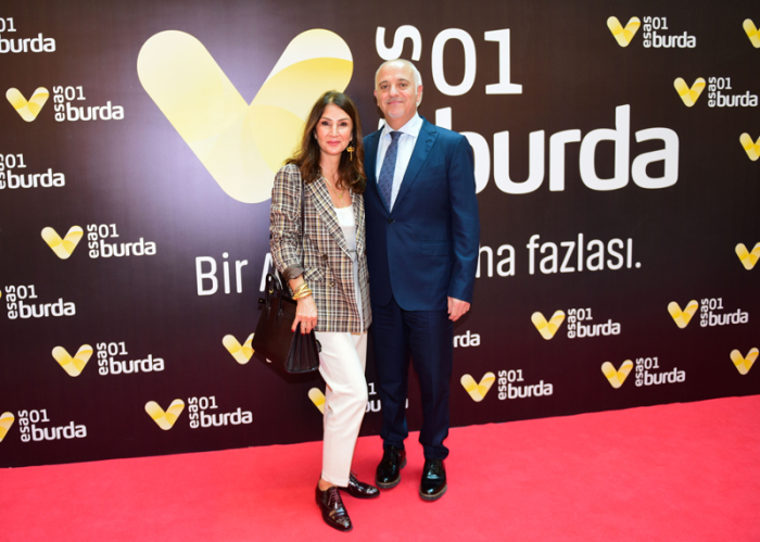 İŞ VE SANAT DÜNYASI AÇILIŞTA BULUŞTU