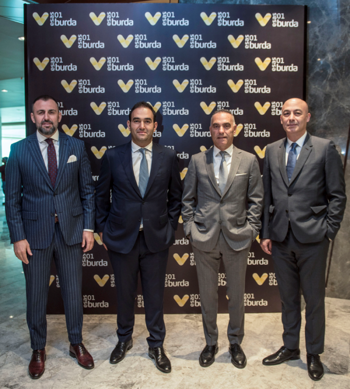 İŞ VE SANAT DÜNYASI AÇILIŞTA BULUŞTU