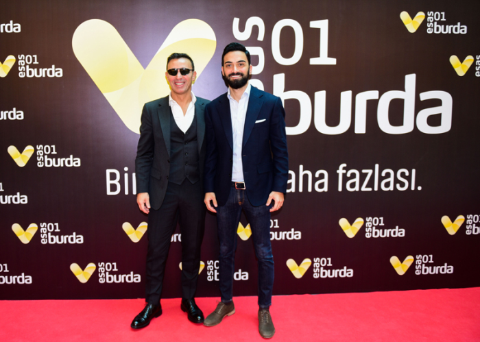 İŞ VE SANAT DÜNYASI AÇILIŞTA BULUŞTU