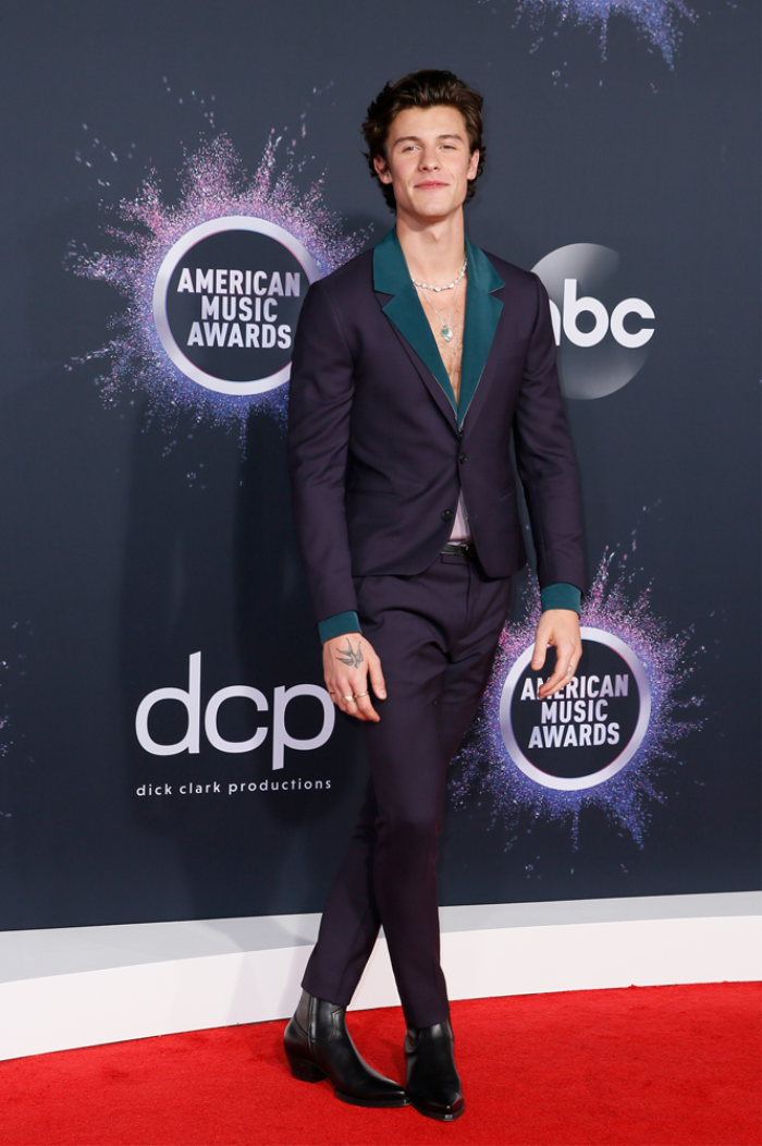 AMERİKAN MÜZİK ÖDÜLLERİ’NDE KIRMIZI HALI