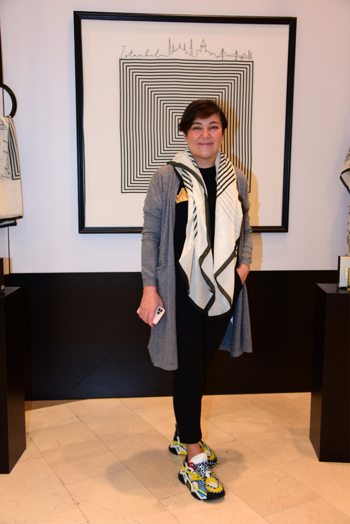 İSTANBUL KOKAN EŞARPLAR