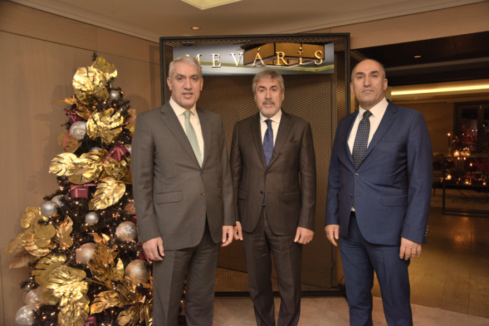 YENİ BUTİKTE YILBAŞI COŞKUSU