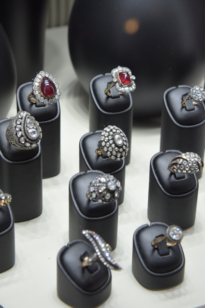 YENİ BUTİKTE YILBAŞI COŞKUSU