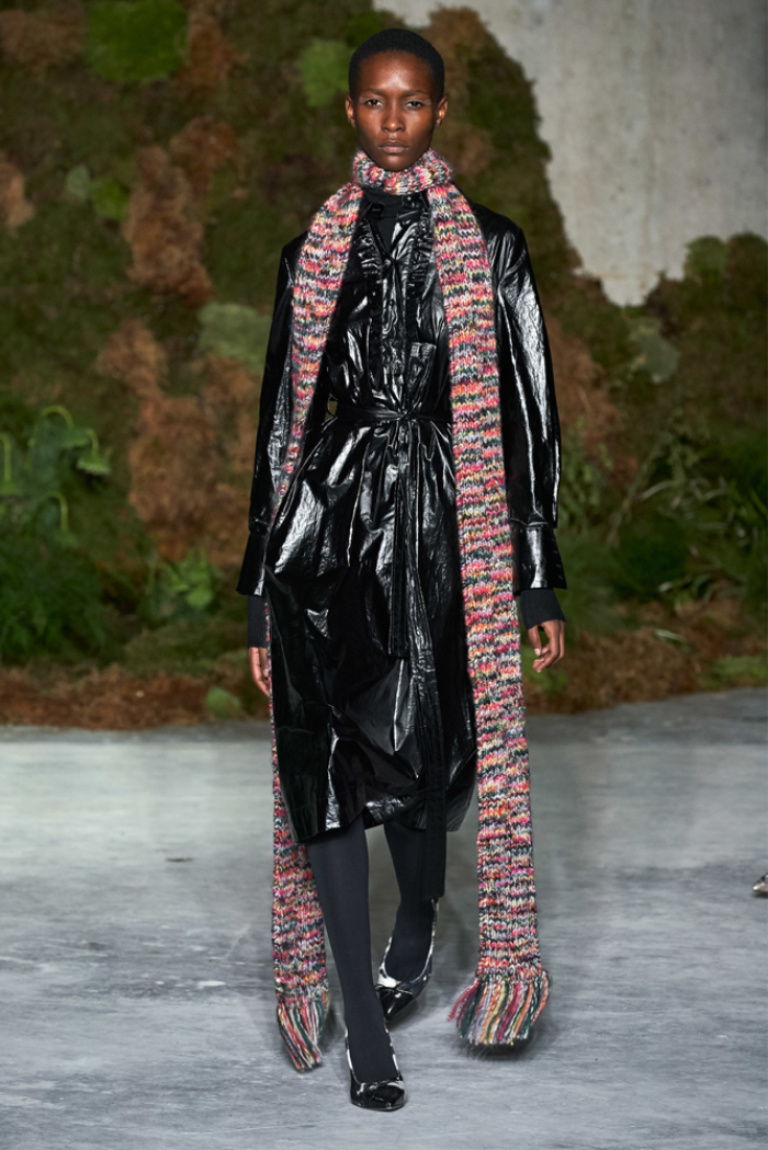 TREND: DERİ TRENÇKOTLAR