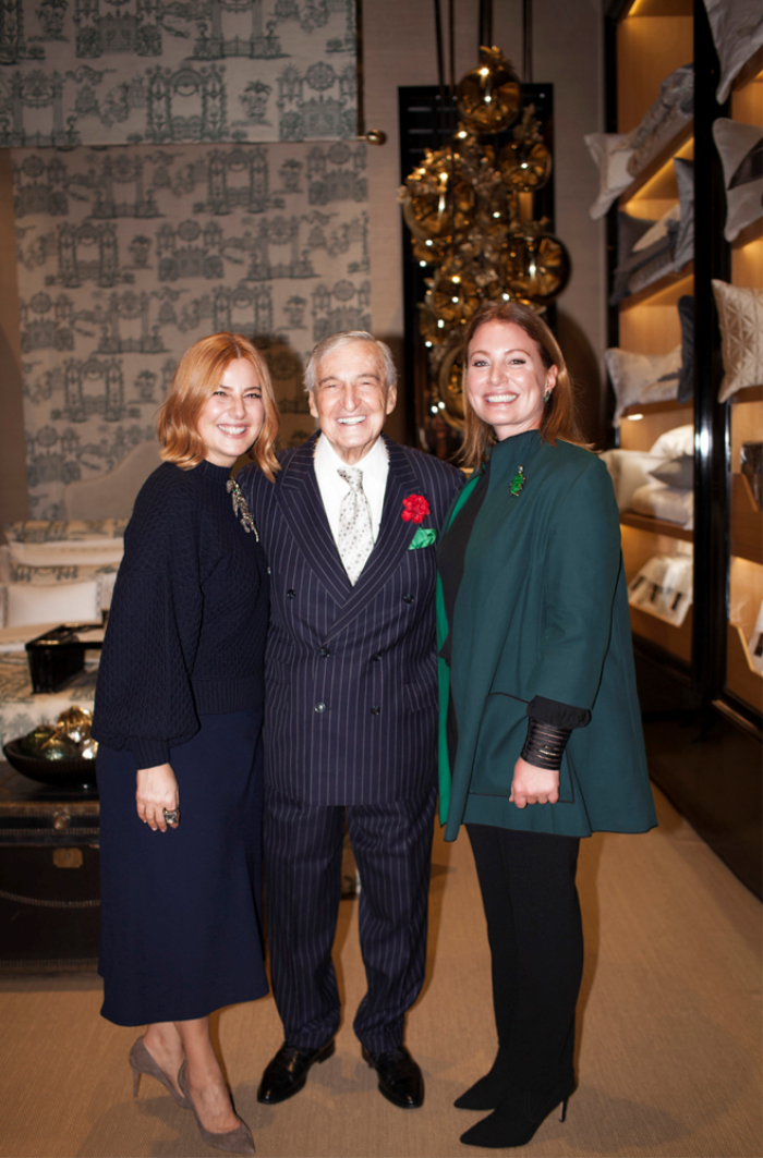 YENİ YIL DAVETİYLE EĞİTİME KATKI