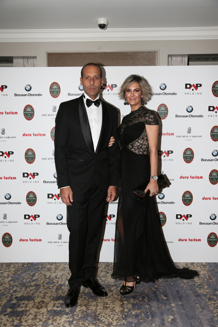 KLASİK OTOMOBİL TUTKUNLARINA BALO 