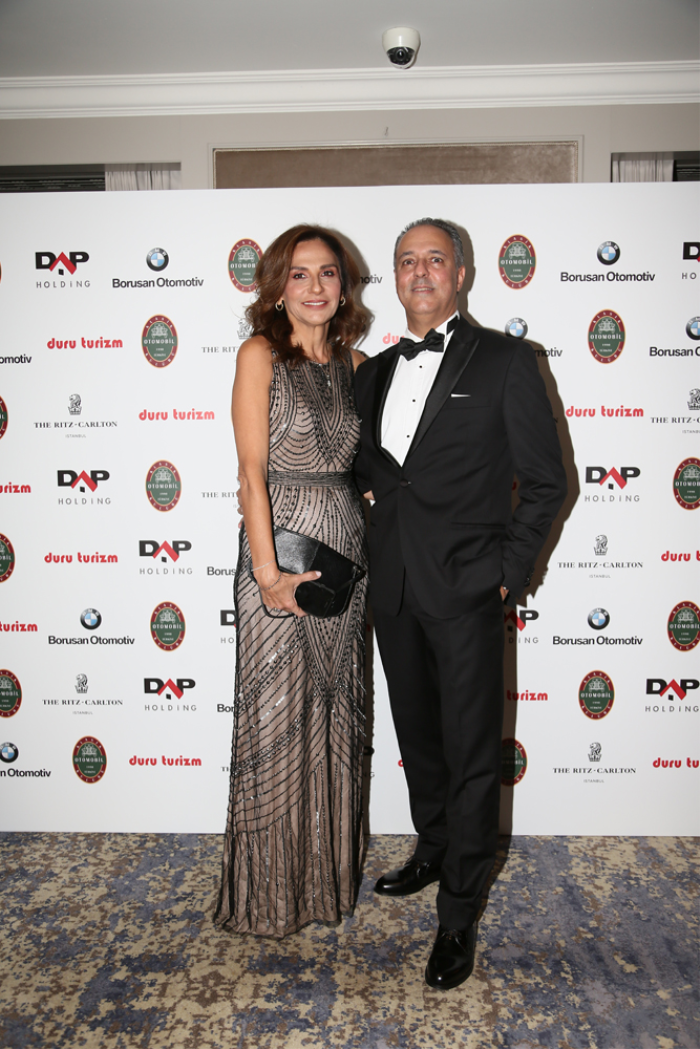 KLASİK OTOMOBİL TUTKUNLARINA BALO 