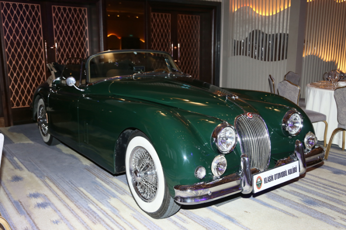 KLASİK OTOMOBİL TUTKUNLARINA BALO 