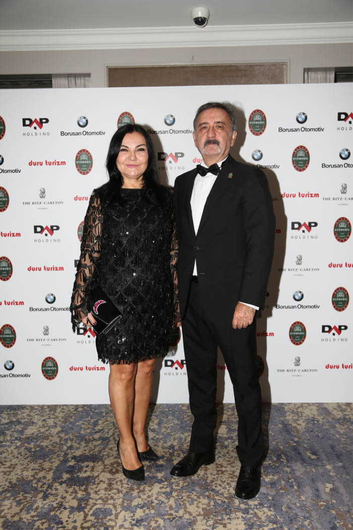 KLASİK OTOMOBİL TUTKUNLARINA BALO 