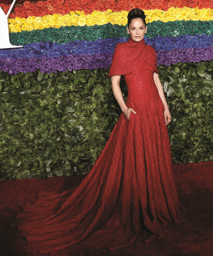 KIRMIZI HALIDA ÜNLÜ İSİMLERİN KARNESİ