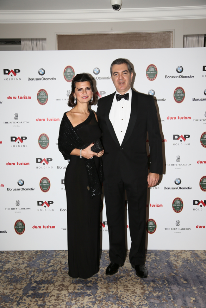 KLASİK OTOMOBİL TUTKUNLARINA BALO 